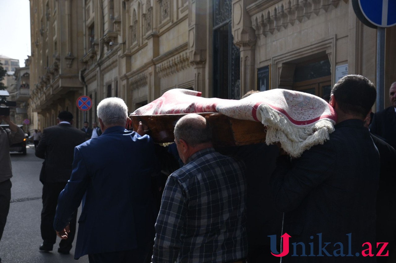 Nazirlər Oqtay Şirəliyevin dəfnində - FOTOLAR (YENİLƏNİB)